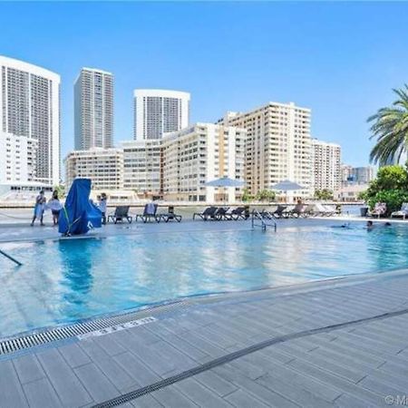 شاطئ هالانديل Luxury Condo Steps From Beach المظهر الخارجي الصورة